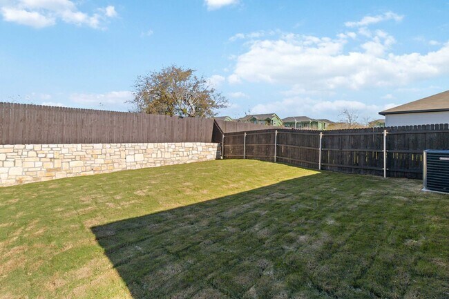 Foto del edificio - Luxury 4/2.5  Duplex in Buda TX!