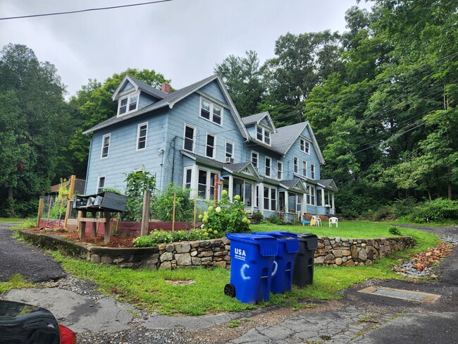 Building Photo - 6 Grove St