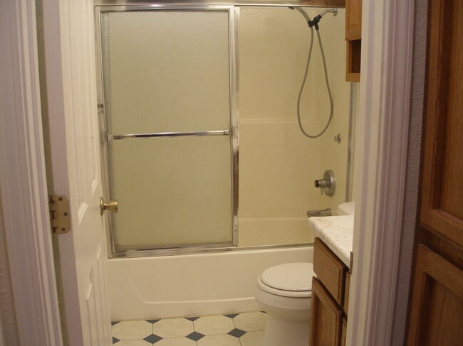 Building Photo - 3945 Travona St