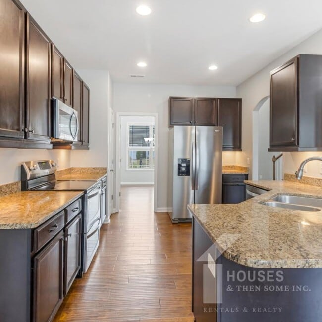 Foto del edificio - 70 Madeline Cir