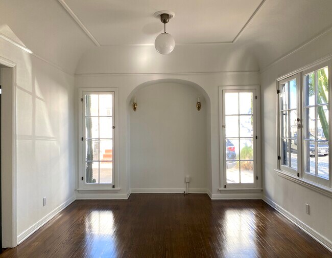 Comedor - 3365 Tyburn St