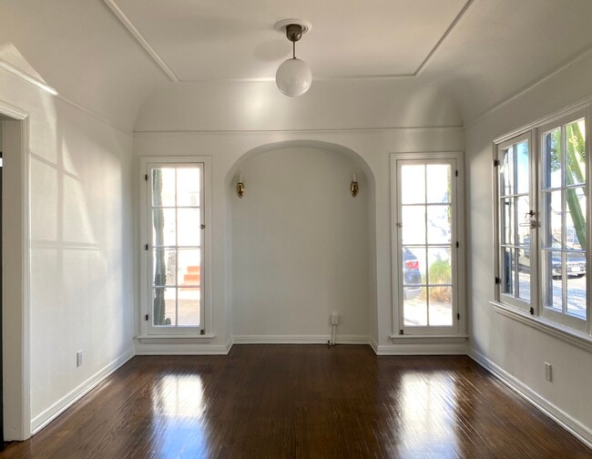 Dining Room - 3365 Tyburn St