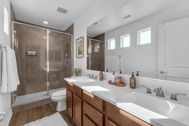 Foto del edificio - 52233 Rosewood Ln