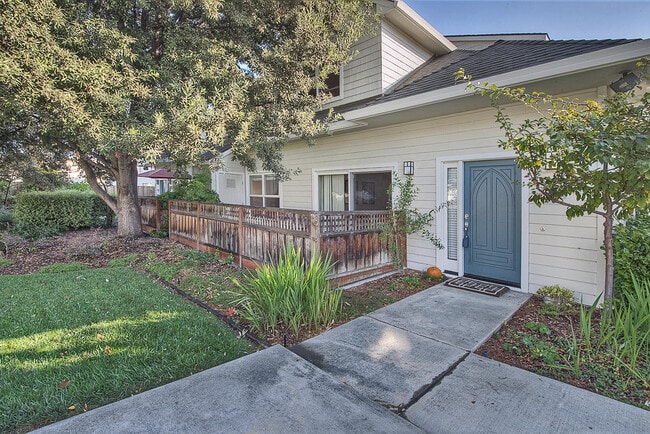 Entrance - 712 Astor Ct