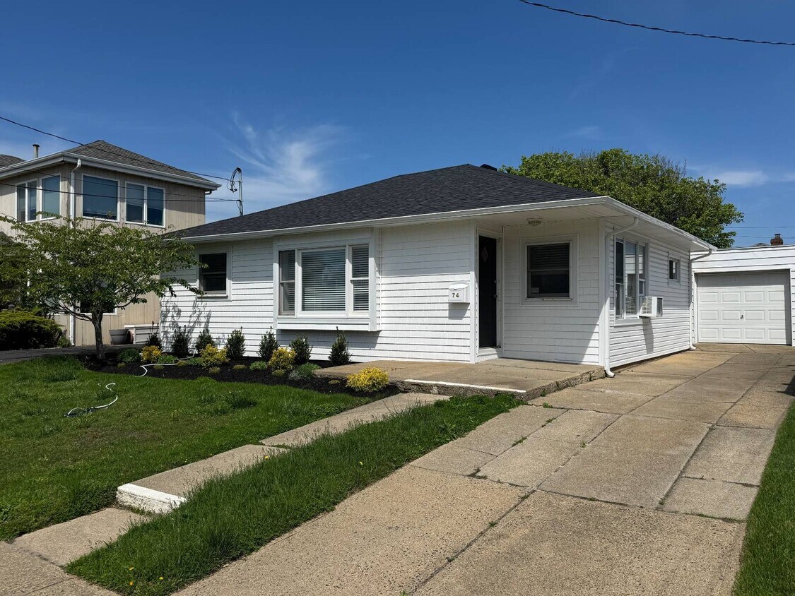 Primary Photo - 74 Bermuda St
