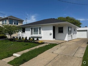 Building Photo - 74 Bermuda St