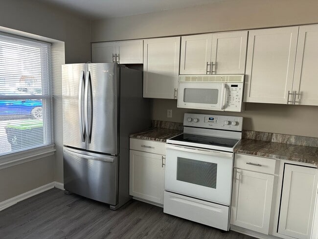 Building Photo - Charming 2BR Townhome in Virginia Beach 20...
