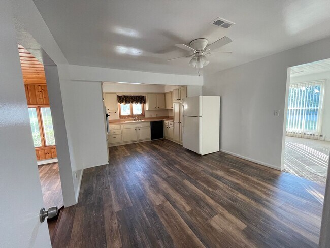 Building Photo - Raised Ranch with a 2 car attached garage in PV Schools