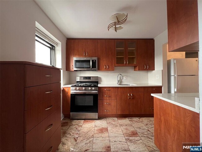 Foto del edificio - 2333 Hudson Terrace