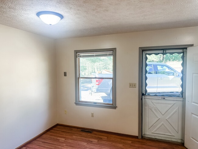 Large eat in area in kitchen - 5229 Rule Rd