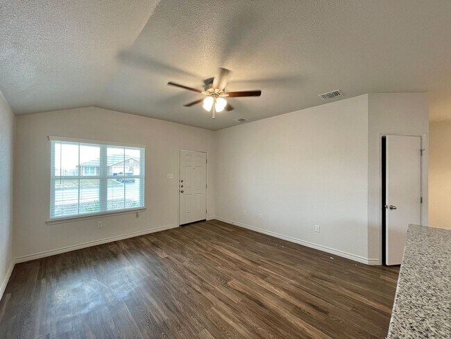 Foto del edificio - 1818 Clovis Dr