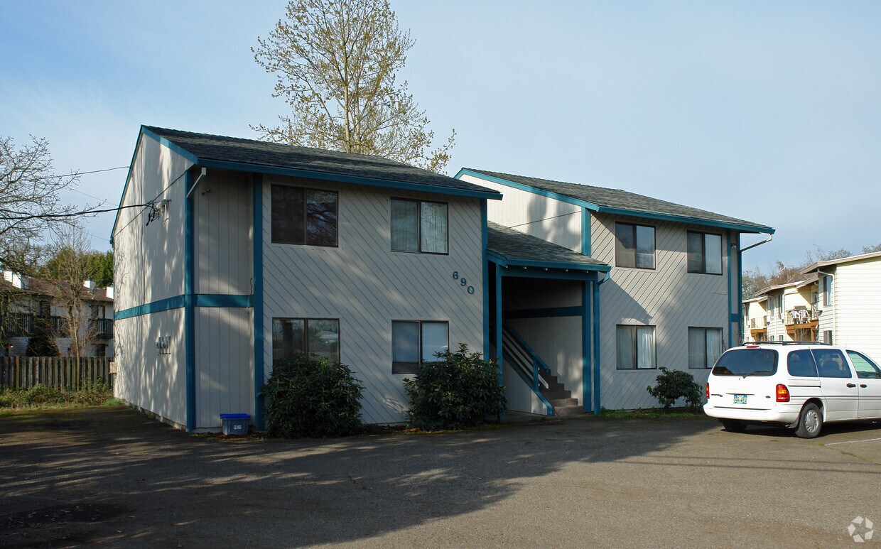 Primary Photo - 690 Airport Rd SE