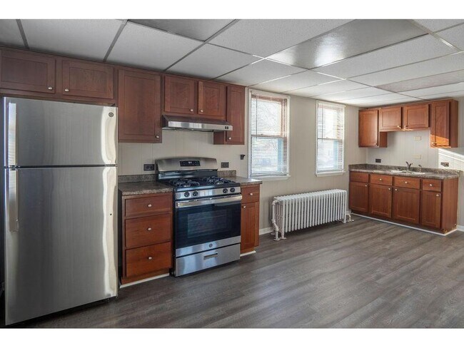 Foto del edificio - 890 Arkwright St N