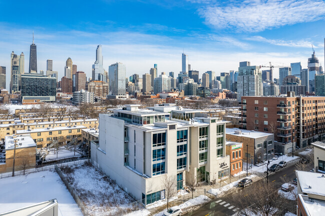 Aerial Photo - 919 N Larrabee St