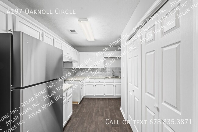 Foto del edificio - 4197 Oaknoll Cir