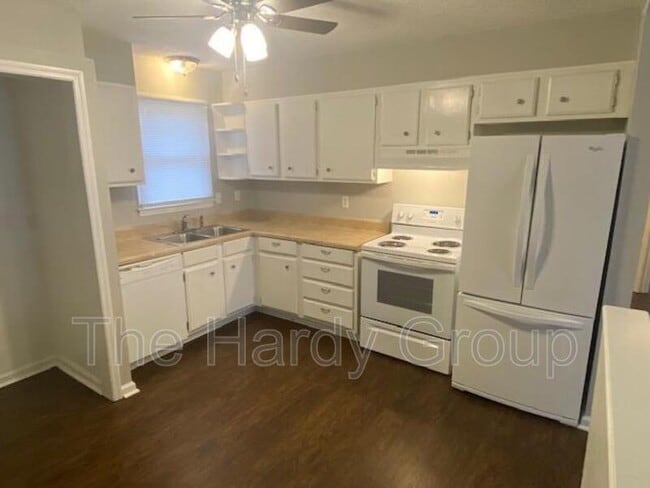 Building Photo - 604-B Cedar Crest Dr