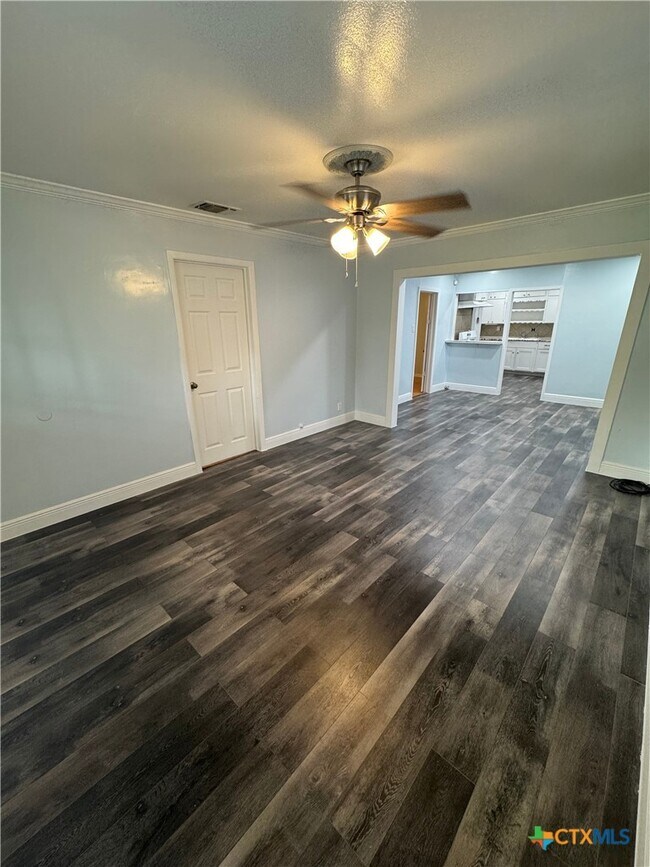 Foto del edificio - 1705 Holly St