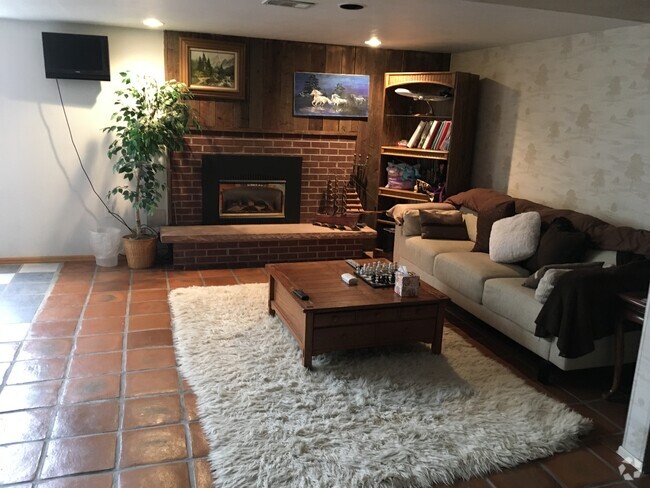 Living room w/fireplace - 3000 Ward Ct