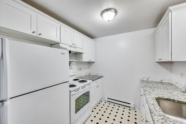 Building Photo - 9785 SW Lookout Terrace