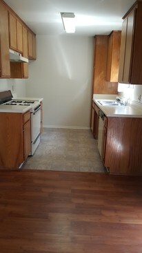 Dishwasher & stove - 11176 Huston St