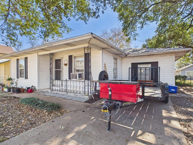 Building Photo - 1203 Batts St