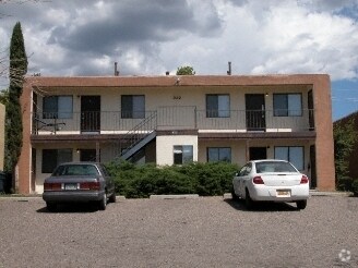 Building Photo - 932 Chelwood Park NE