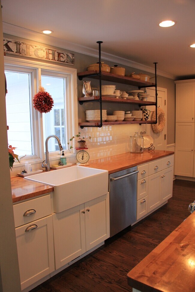 Foto del edificio - 616 Greenview Pl