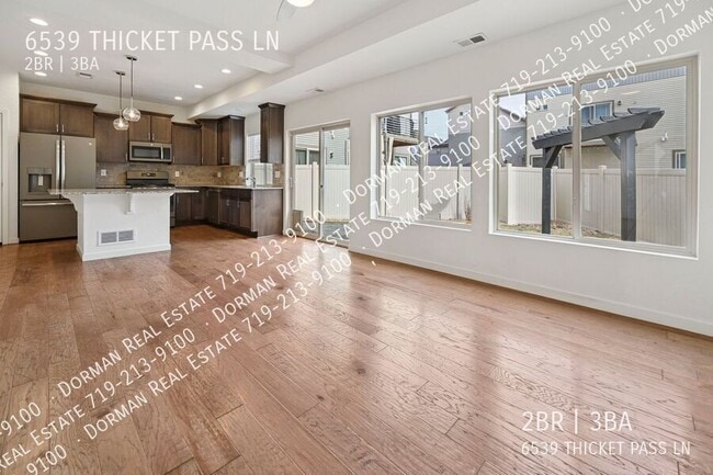 Foto del edificio - 6539 Thicket Pass Ln