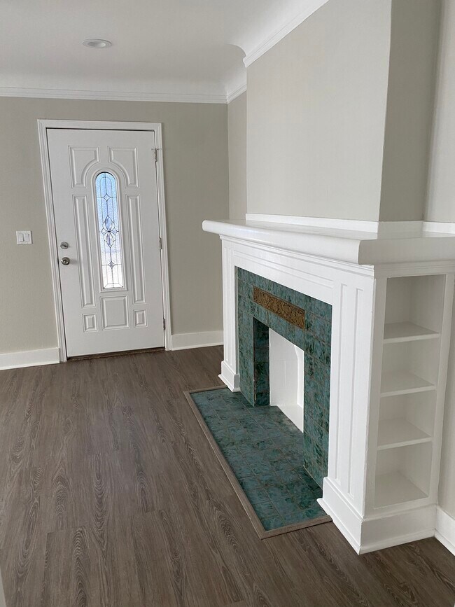 Living Room - 1045 Browning Blvd