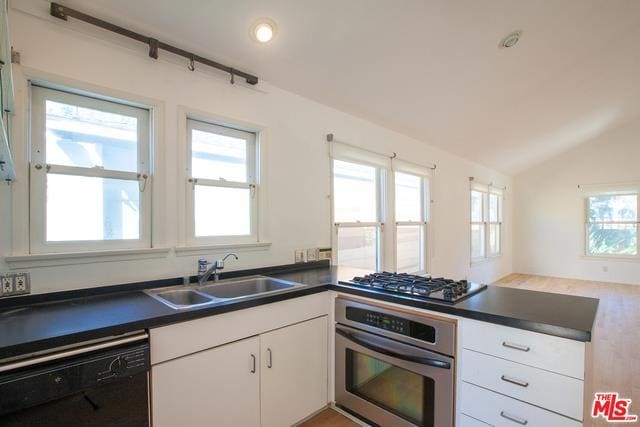 Building Photo - 1548 Cabrillo Ave
