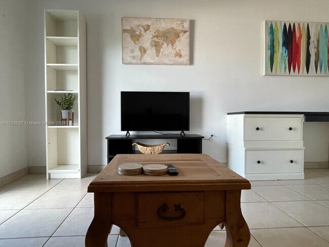Foto del edificio - 2740 SW 28th Terrace