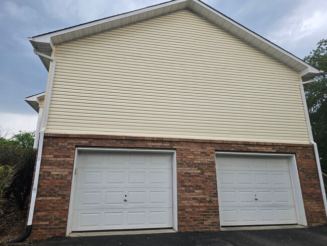 Foto del edificio - 1721 Sparrow Ln