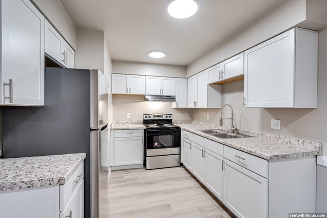 Building Photo - Evergreen Place Apartments