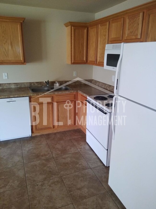Building Photo - Beautiful Duplex in Forsyth, MO