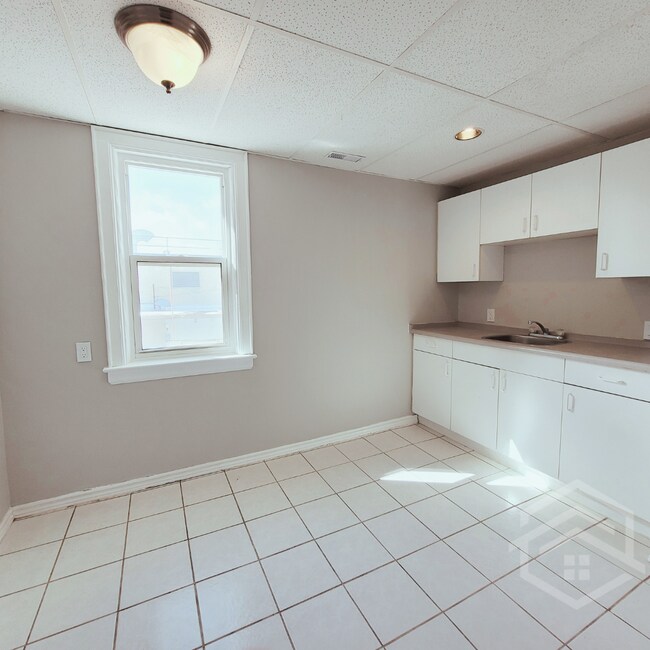 Photo du bâtiment - 2-Bedroom Apartment in the Heart of Woodstock!