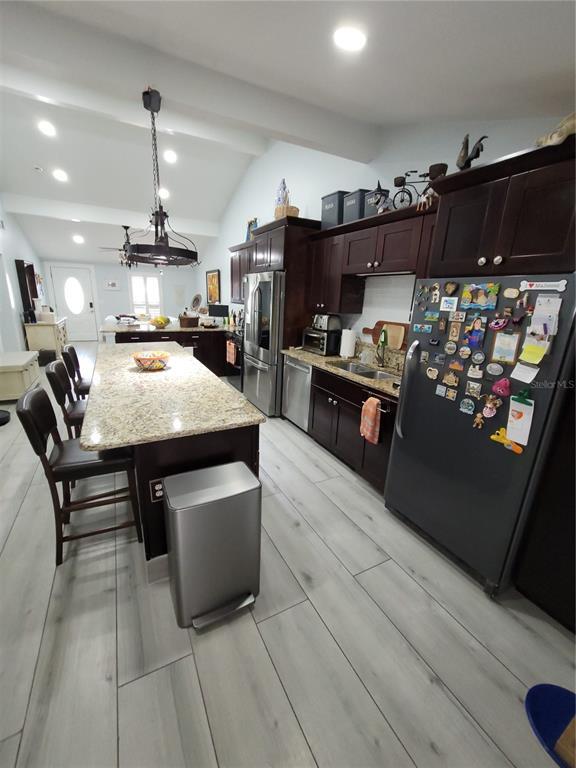 Foto del edificio - 8320 Woodlake Pl