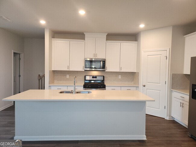 Building Photo - 65 Cedar Ln