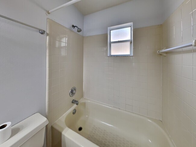 Foto del edificio - 9610 N 12th St