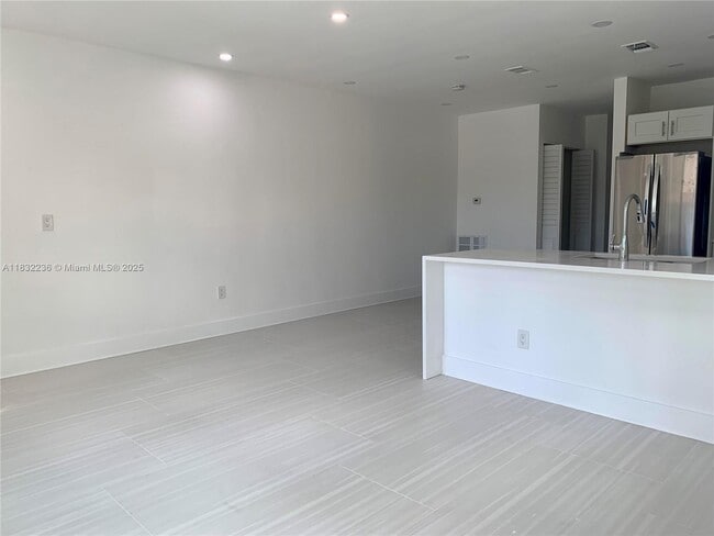 Building Photo - 1711 SW 21st Ter