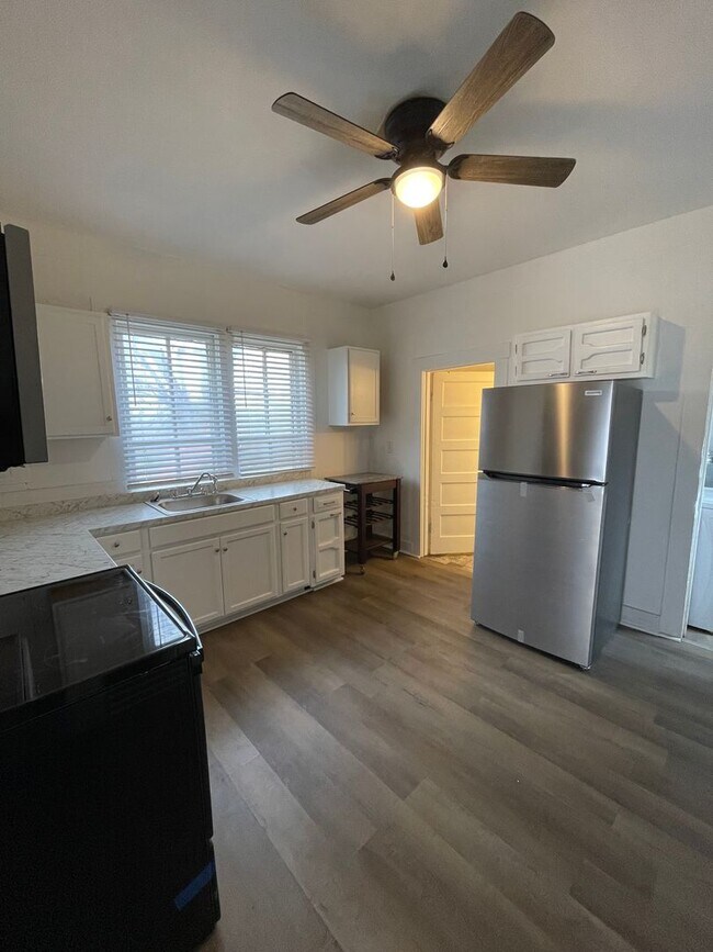 Foto del edificio - Charming, Two bedroom, One bathroom house in Columbia!