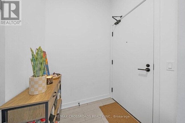 Building Photo - 1606 Charles St