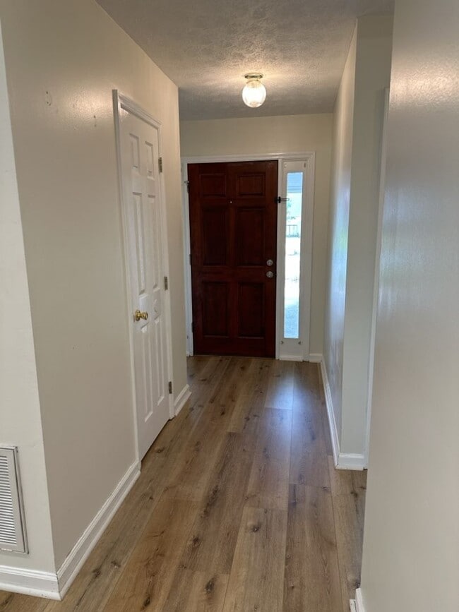 Building Photo - 112 Teal Lake Dr