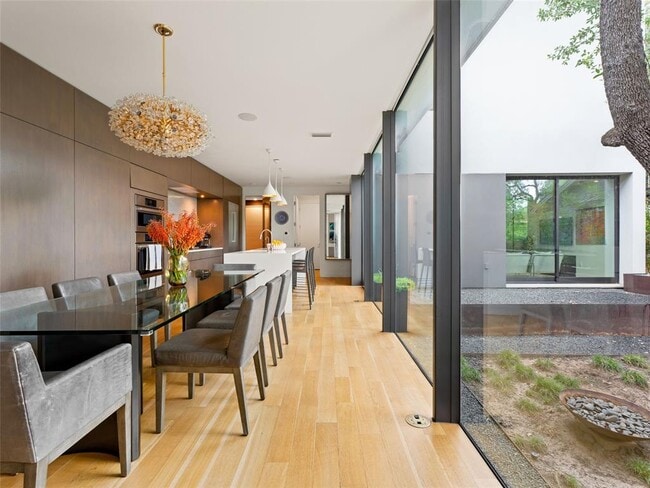 Building Photo - 2210 Westlake Dr