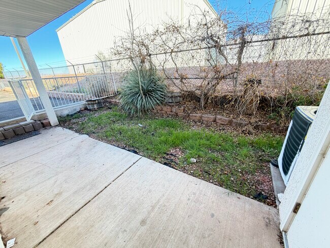 Foto del edificio - 1200 Glen Canyon Dr