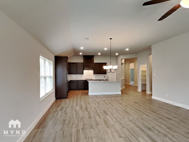 Building Photo - 544 Bradley Dr