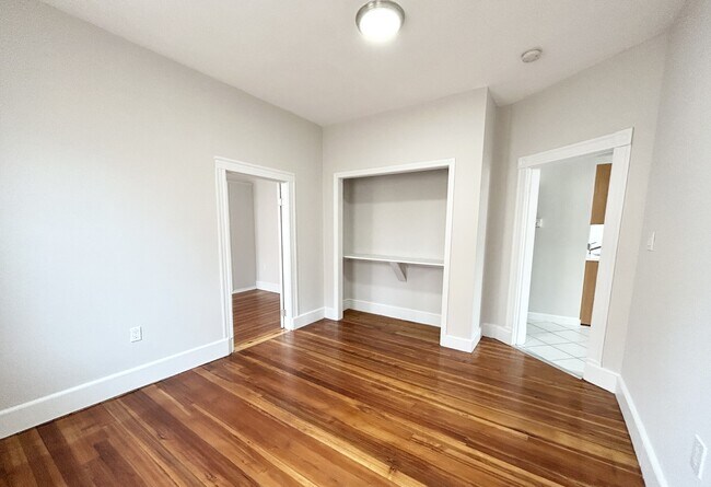 Building Photo - 165 Gove St