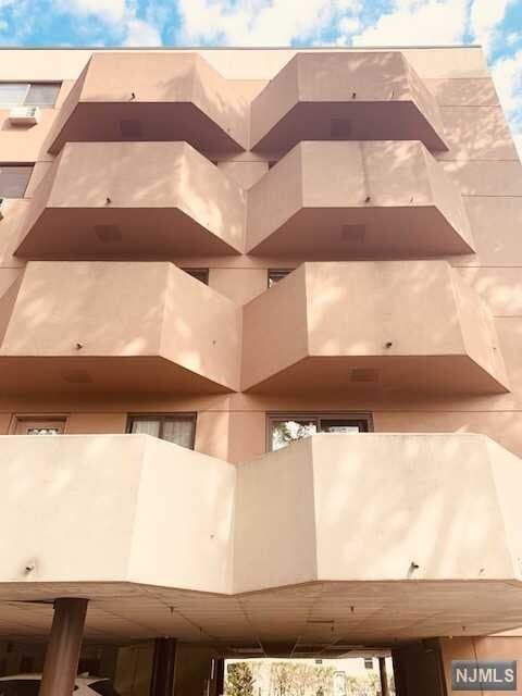 Building Photo - 50 Euclid Ave