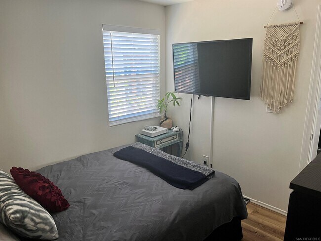 Foto del edificio - 4972 W Point Loma Blvd