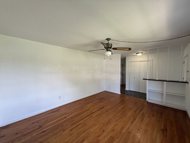 Building Photo - 1804 Sherwood Dr
