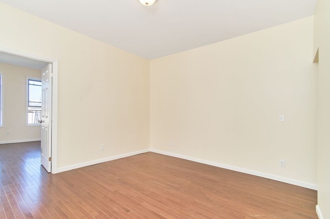 Building Photo - 349 Saint Johns Place